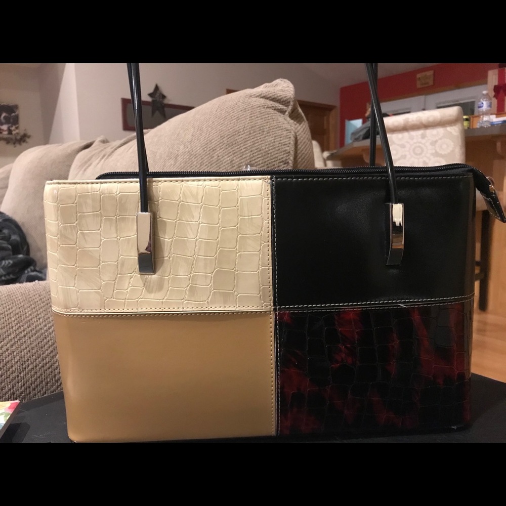 Purse unknown brand